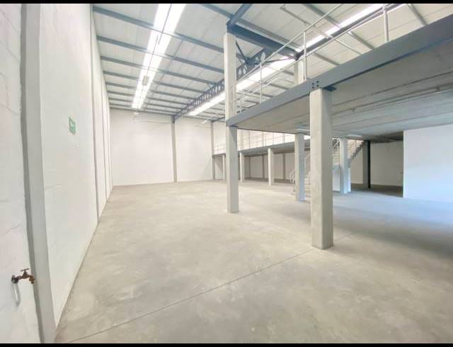 608M² WAREHOUSE TO LET IN STIKLAND INDUSTRIAL